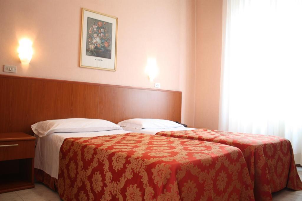 Hotel Garden Milánó Szoba fotó
